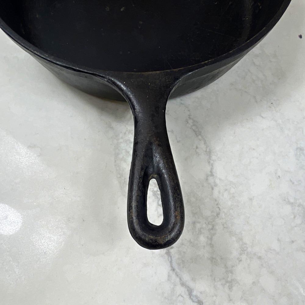 Cast Iron Frying Pan Skillet 10 in Black Round w/ Pour Spout Gas Electric